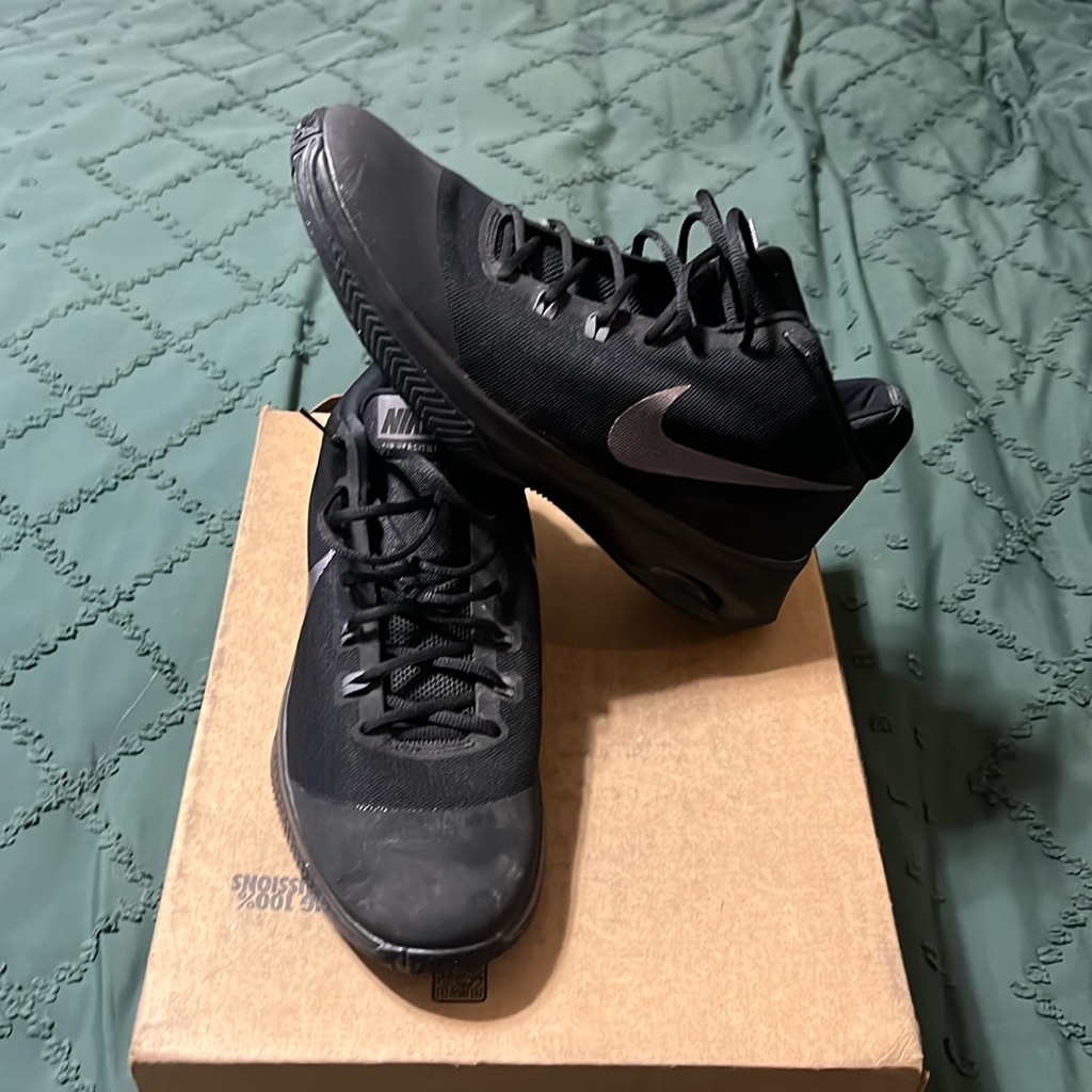 Nike Air Versitile - Size 14